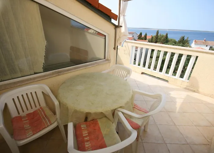 Apartment By The Sea Mandre, Pag - 6537 *